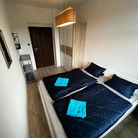 Large 3 Bedroom Apartment With City Skyline View Karlovy Vary Exterior photo