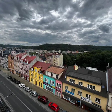 Large 3 Bedroom Apartment With City Skyline View Karlovy Vary Exterior photo
