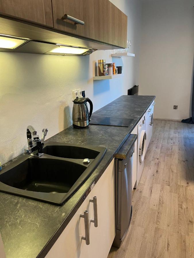 Large 3 Bedroom With Skyline View Apartment *